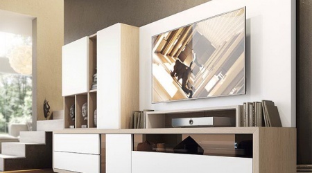 Горка с фасадами из пластика белого цвета