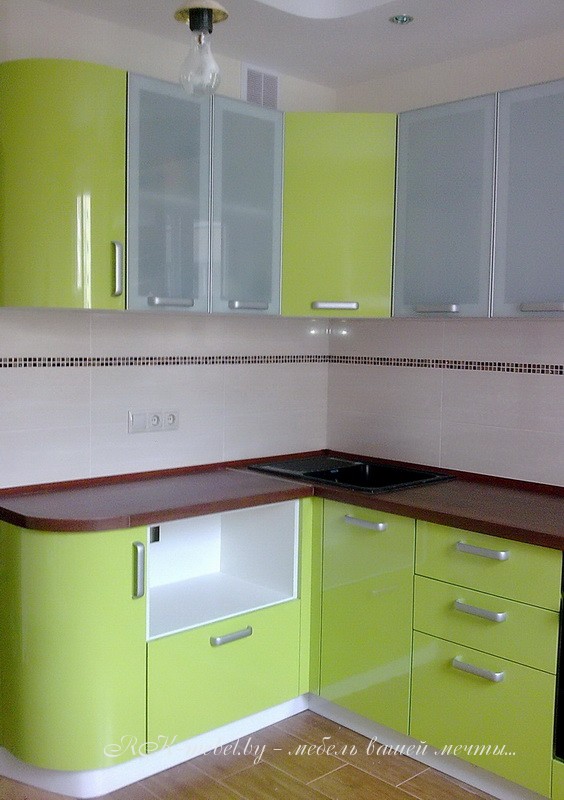 Угловая кухня с радиусными фасадами фото №3